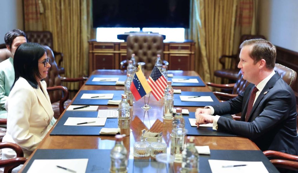 Delcy se reunió con embajador de EEUU en India para abordar agenda bilateral