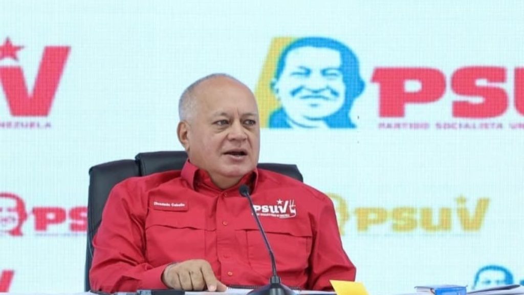 "Con ellos no está planteado nada y con ella menos"