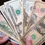 La apuesta que podría aliviar la escasez de dólares en Venezuela