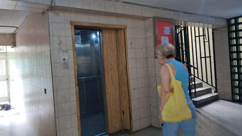 En Caricuao proponen reparar los ascensores