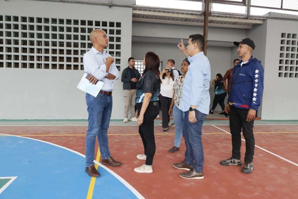 En Sarría rehabilitan el Liceo Simón Rodríguez