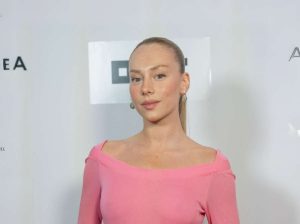 Ester Expósito sueña con tomar "las riendas"