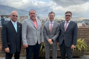 Empresarios venezolanos plantean a John Barrett captación de inversiones extranjeras bajo esquemas de cooperación