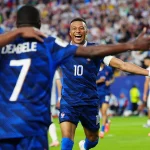 Francia se impone 3-0 a Irak en partido con interrupción por tormenta