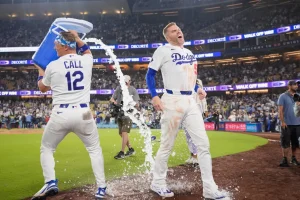 Freddie Freeman pone fin al juego con jonrón y Dodgers superan 1-0 a Angelinos