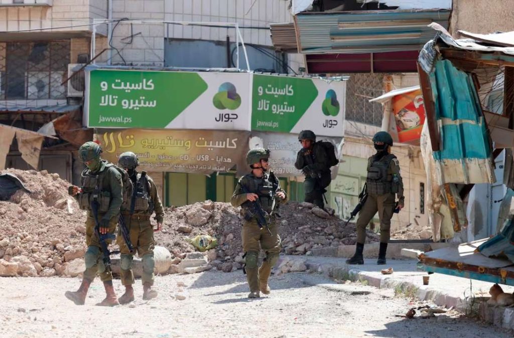 Fuerzas israelíes matan a dos jóvenes palestinos en Cisjordania