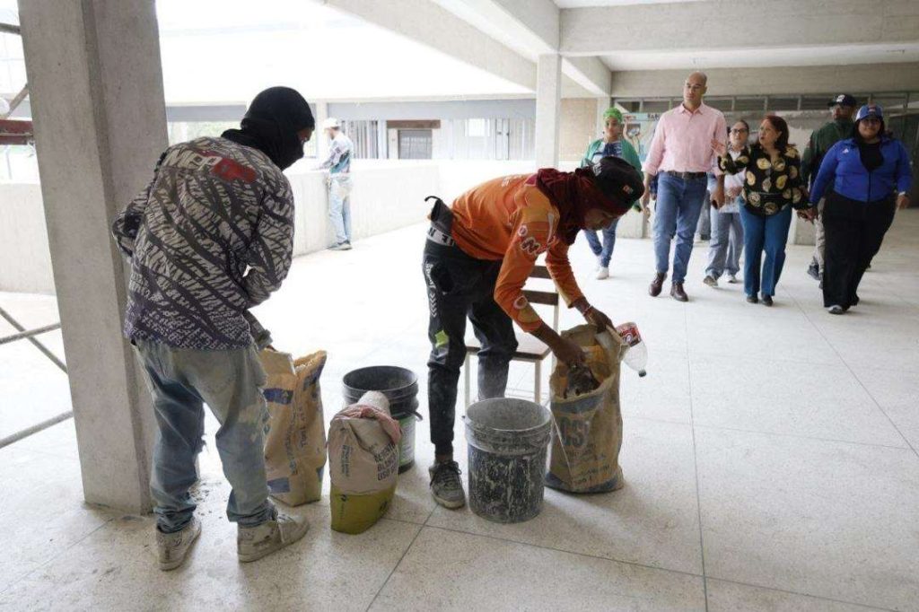 Héctor Rodríguez: 1.700 planteles educativos han sido recuperados