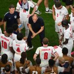 Seleccionador de Inglaterra Tuchel pide a la FIFA mover a fotógrafos que le tapan en el himno en el Mundial