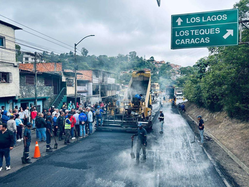 Inspeccionan trabajos de asfaltado en el kilómetro 27 de la carretera Panamericana