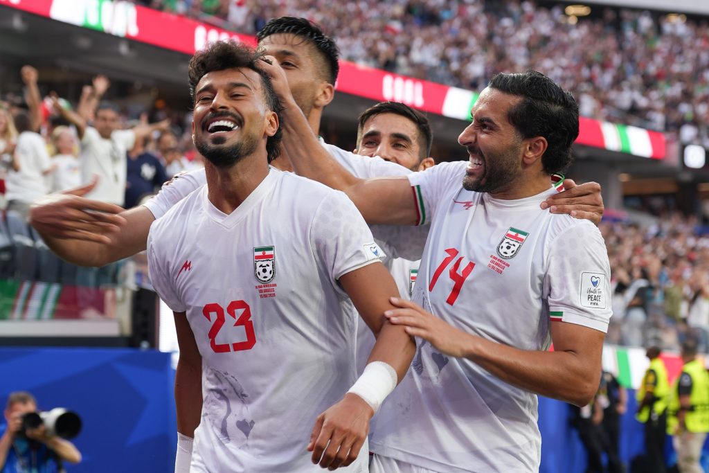 Irán y Nueva Zelanda empatan 2-2 dejando buenas impresiones