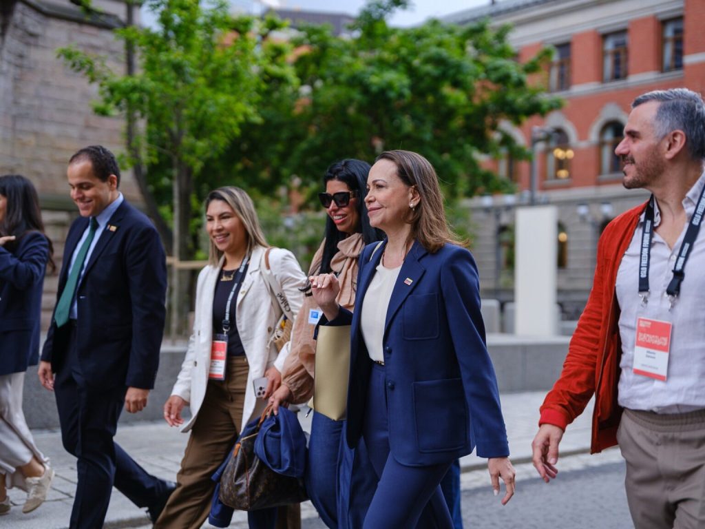 María Corina Machado retorna a Oslo y asegura que su misión está casi completada