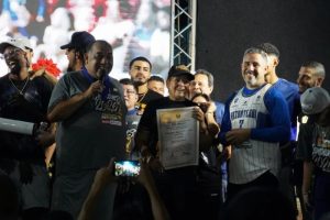 Gregory Vargas y Néstor "Mamá Osa" Salazar, recibieron la Orden José Antonio Anzoátegui