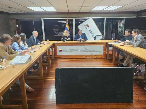 Mesas técnicas evalúan financiamiento para investigación científica de la UCV