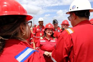 Ministra Henao enalteció alza de crudo al superar los 1,2 millones de barriles diarios