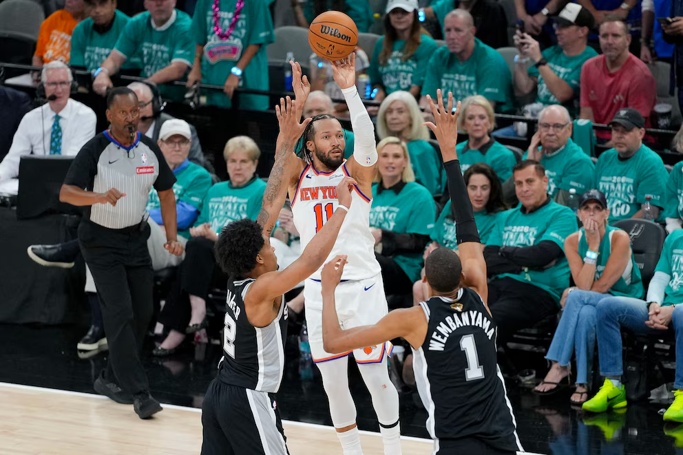 New York Knicks sorprende a San Antonio Spurs en el inicio de la final de la NBA