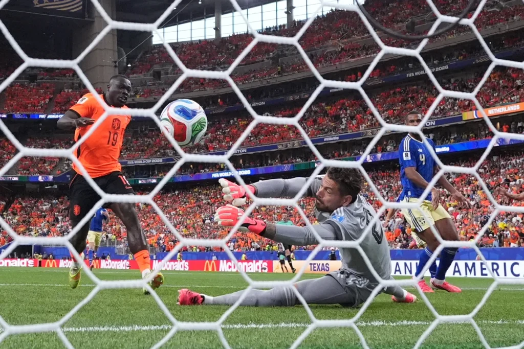 Países Bajos vapulea 5-1 a Suecia y lidera el Grupo F