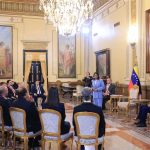 Presidenta (E) Delcy Rodríguez condecora al equipo defensor de la Guayana Esequiba