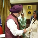 Presidenta (E) evalúa proyectos energéticos con ministro de la India