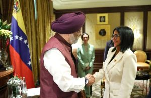 Presidenta (E) evalúa proyectos energéticos con ministro de la India