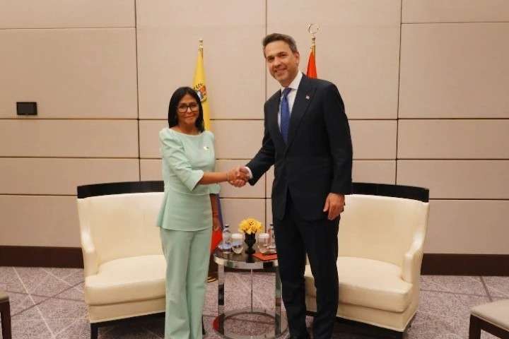 Presidenta (E) sostiene encuentro oficial con ministro de Energía turco