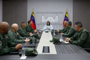 Presidenta (e) Delcy Rodríguez lidera reunión con el alto mando militar