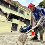 Rehabilitan vía y fachadas de viviendas en El Valle