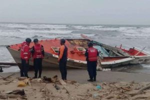 Rescataron a ocho ocupantes de una embarcación