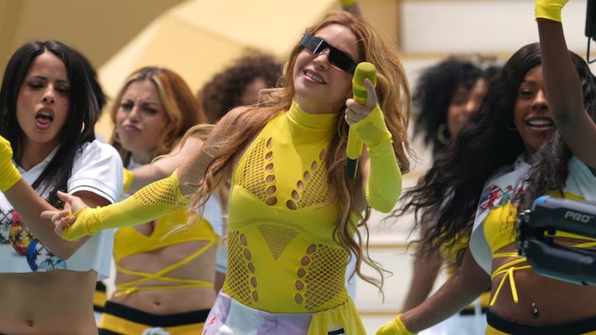 Filtraron foto de Shakira saliendo de un hotel con un famoso actor mexicano