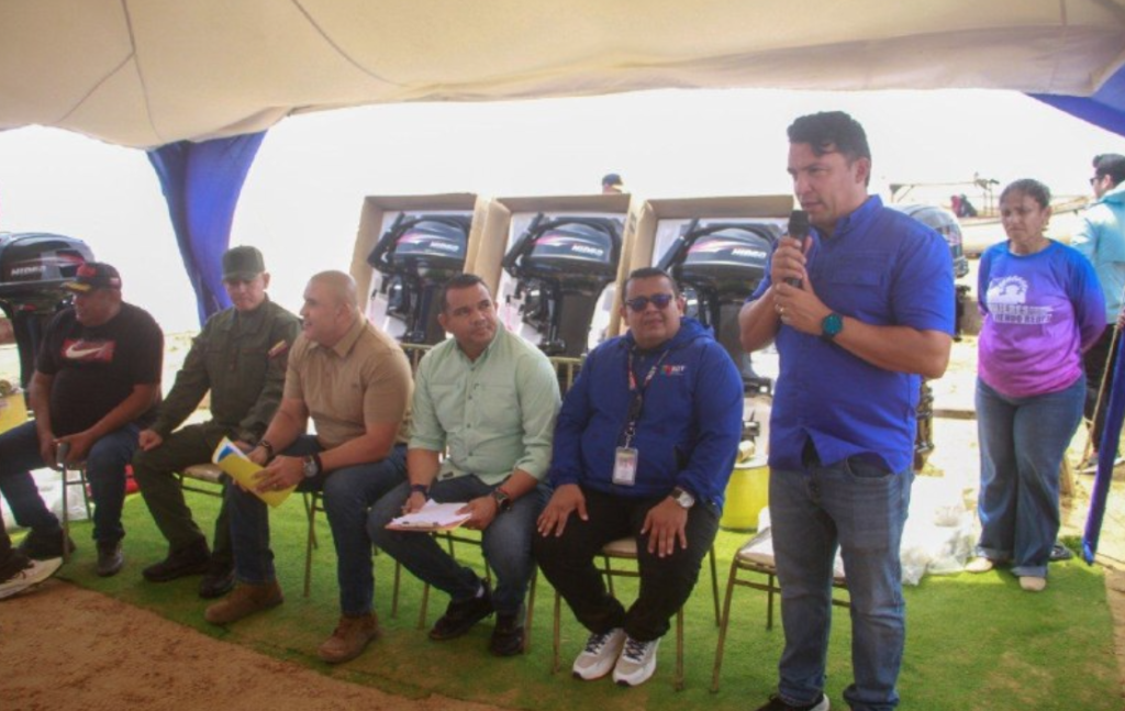 Segundo lote de motores es entregado a pescadores falconianos