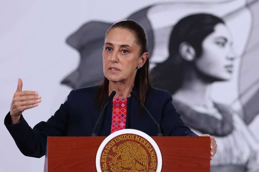 Sheinbaum pide al embajador de EEUU respeto a asuntos internos de México