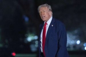 Trump anuncia represalias contra Irán por derribar un helicóptero de EEUU
