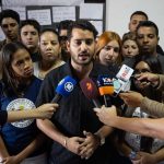 Estudiantes impidieron que Nicolasito participe en un foro en la UCV