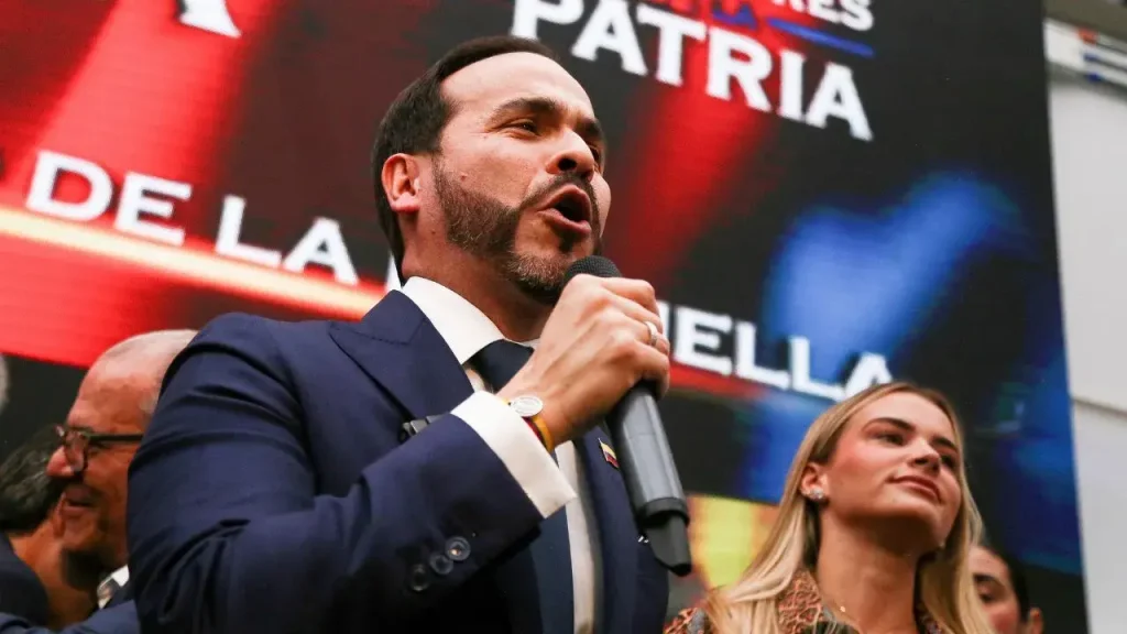 Ultraderechista De la Espriella se declara ganador en elecciones de Colombia