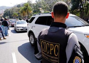 Usó prendas policiales para cometer un atraco