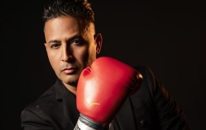 Charlie Cruz presenta “Invicto”, el álbum con el que marca un antes y un después en su carrera