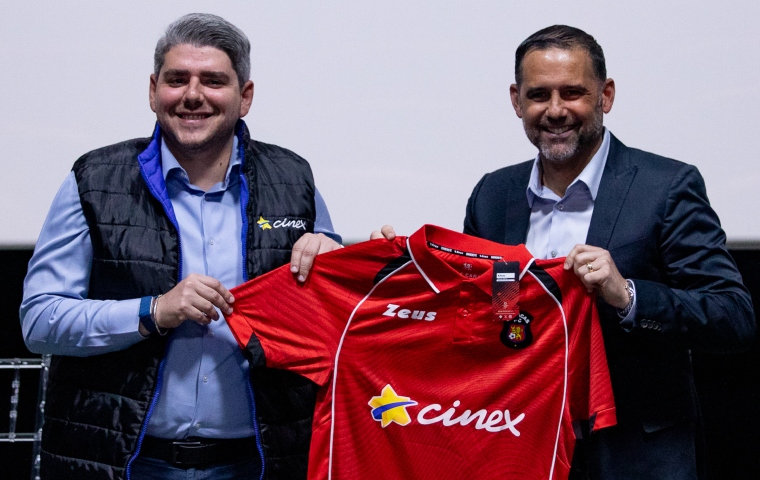 Caracas FC y CINEX sellan alianza histórica que une fútbol y cine en Venezuela