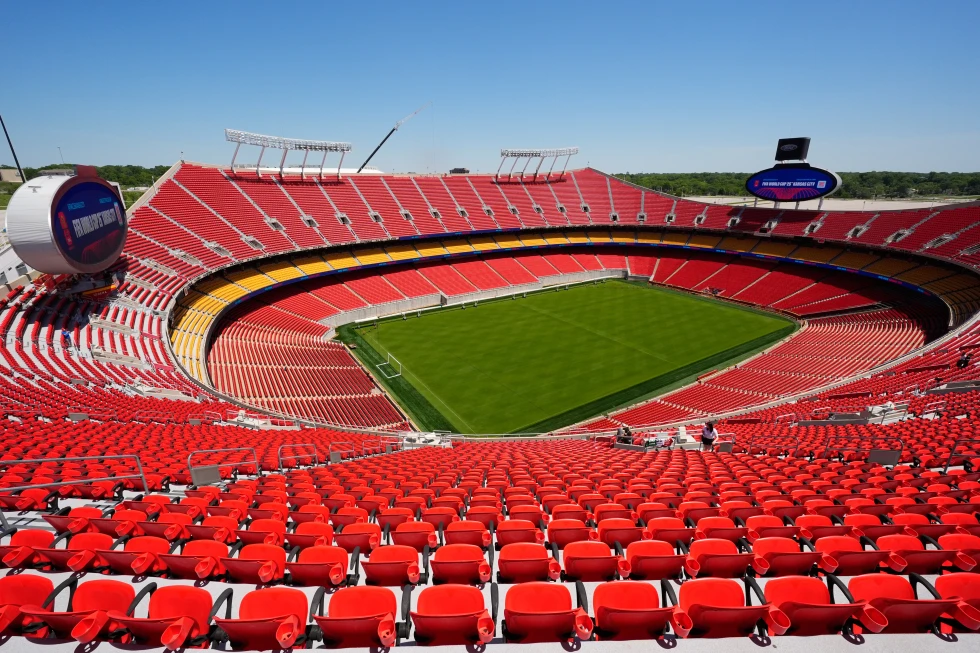 FIFA prohíbe a los aficionados llevar botellas de agua rellenables a estadios del Mundial