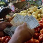 Inflación medida en dólares bajó -1,89%, pero la cesta básica costó US$958,96 en mayo