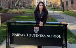 Venezolana Michell Roxana Castellanos brilla en Harvard [+Impact Leader Award 2026]