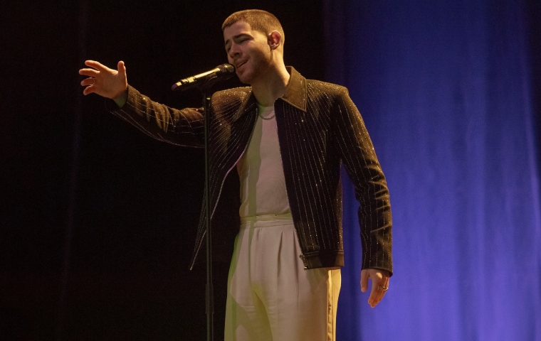 Nick Jonas y Paul Rudd protagonizan un duelo musical lleno de drama y ambición