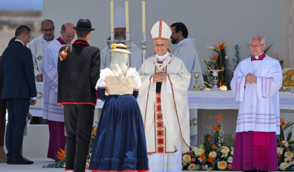 el papa León XIV se despide de España en Tenerife