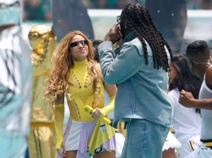 ¿Una doble de Shakira? La inauguración del Mundial dividió a las redes