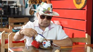 "Aunque Sea Un Café", la nueva bachata de Joe Veras que convierte lo cotidiano en emoción