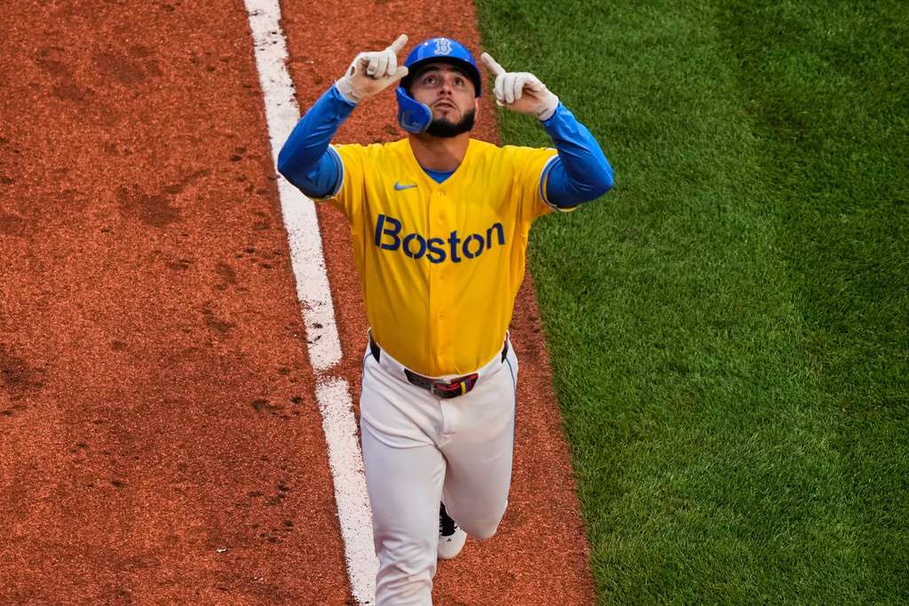 Abreu dispara 2 jonrones para extender la racha de Medias Rojas