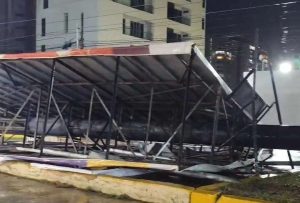Aguacero con fuertes vientos azotó a Maracaibo y la Costa Oriental