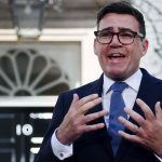 Andy Burnham asume como primer ministro y cambia gabinete en Reino Unido
