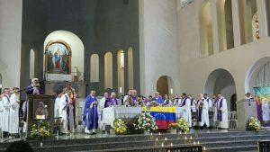 Arquidiócesis oficia misa en honor a las víctimas de los terremotos