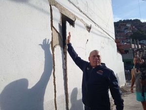 Autoridades evalúan daños estructurales en los 22 bloques de La Soublette tras el sismo del 24J