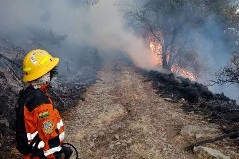 Bolivia declara desastre en San Lorenzo por avance de fuegos forestales