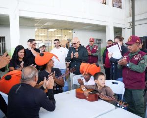 Brindan atención integral a 70 familias en campamento transitorio de Catia